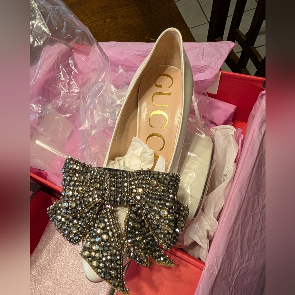 Gucci White Crystal Bow Heel Pumps